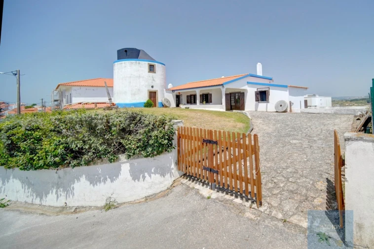Moradia T2 para Venda em Encarnação Foto 2