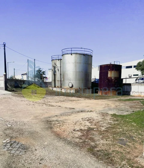 Armazém para Venda em Estômbar e Parchal