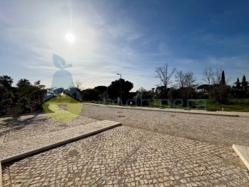 Terreno para Venda em Quarteira