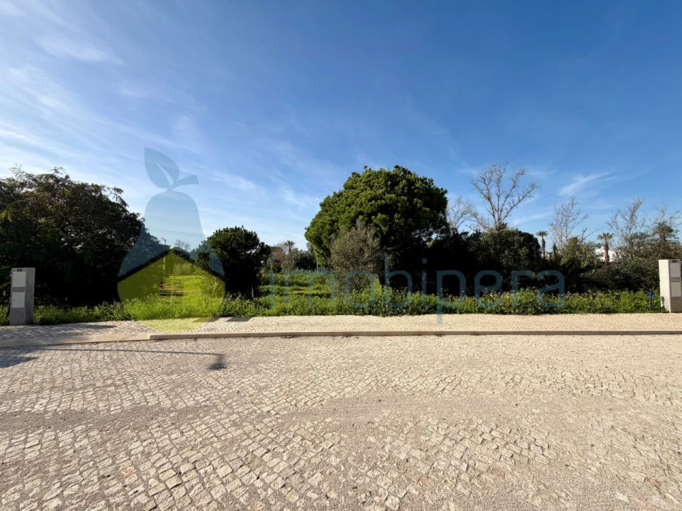 Terreno para Venda em Quarteira Foto 1