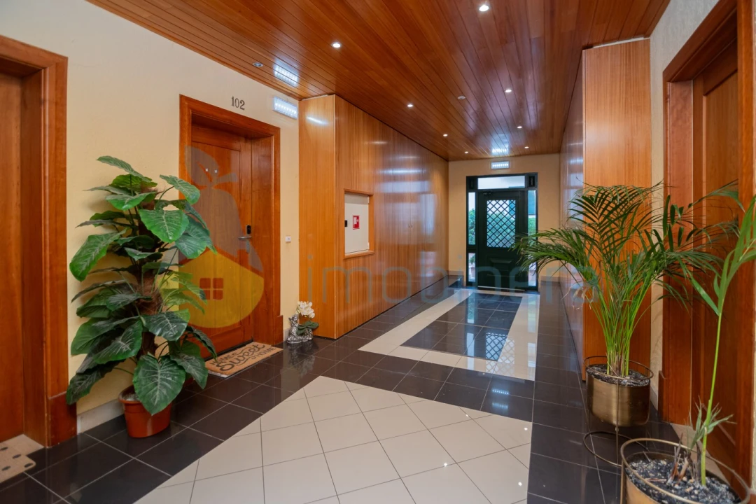 Apartamento T2 para Venda em Estômbar e Parchal Foto 25
