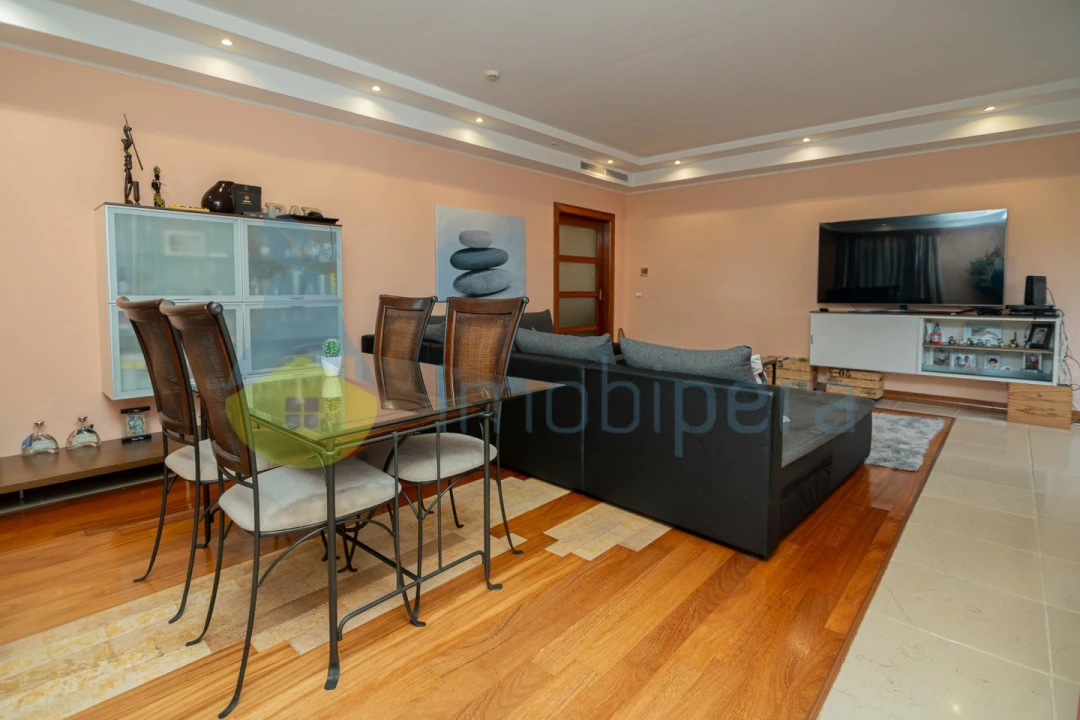 Apartamento T2 para Venda em Estômbar e Parchal Foto 1