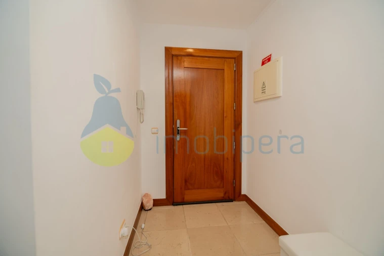 Apartamento T2 para Venda em Estômbar e Parchal Foto 2