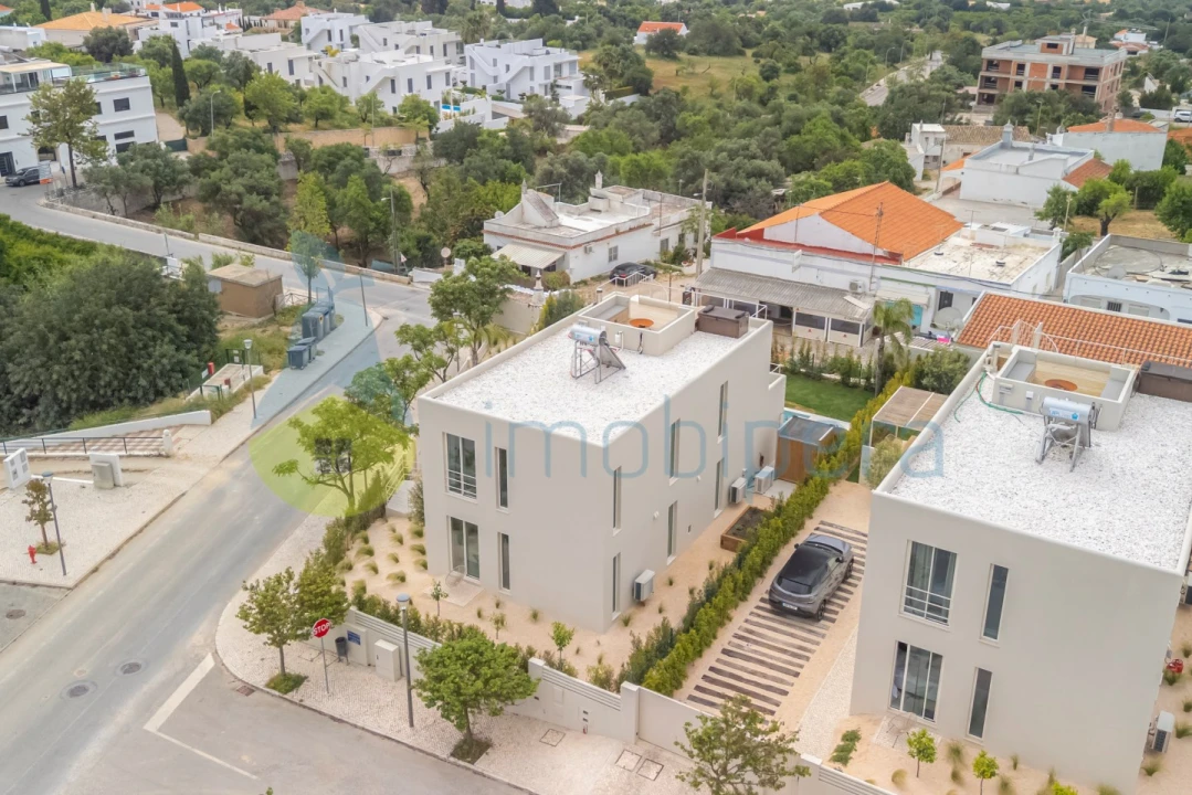 Moradia T3 para Venda em Santa Barbara de Nexe Foto 21