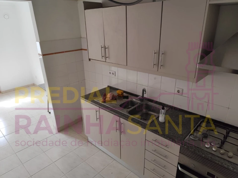 Moradia T4 para Venda em Marvila, Ribeira Santarém, São Salvador, São Nicolau Foto 3