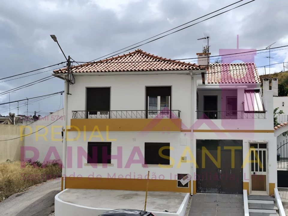Moradia T4 para Venda em Marvila, Ribeira Santarém, São Salvador, São Nicolau Foto 1