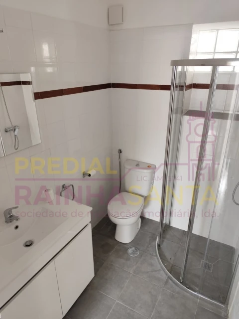 Moradia T4 para Venda em Marvila, Ribeira Santarém, São Salvador, São Nicolau