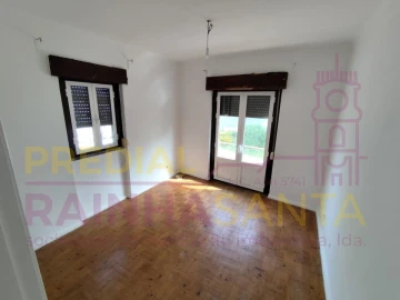 Moradia T4 para Venda em Marvila, Ribeira Santarém, São Salvador, São Nicolau
