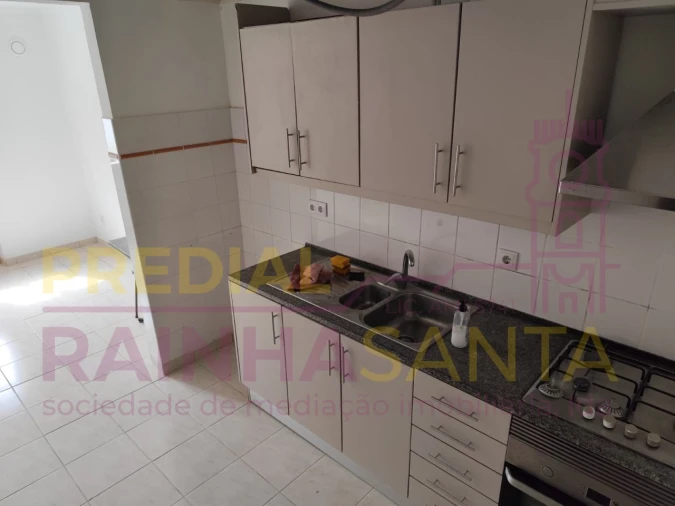 Moradia T4 para Venda em Marvila, Ribeira Santarém, São Salvador, São Nicolau Foto 3