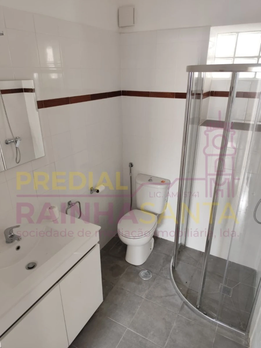 Moradia T4 para Venda em Marvila, Ribeira Santarém, São Salvador, São Nicolau Foto 12