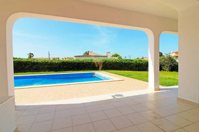 Moradia T4 para Venda em Albufeira e Olhos de Água