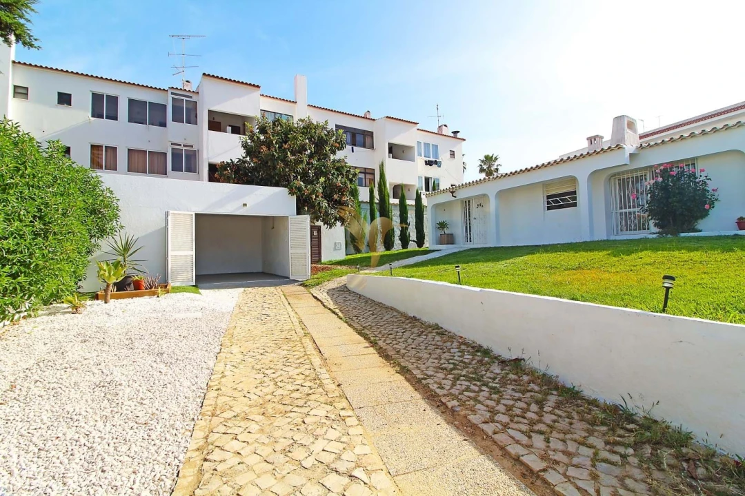 Moradia T4 para Venda em Albufeira e Olhos de Água Foto 9
