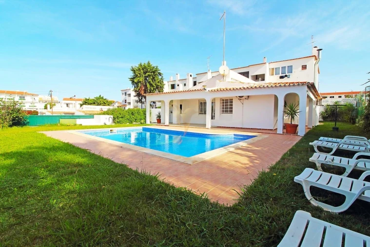 Moradia T4 para Venda em Albufeira e Olhos de Água Foto 2