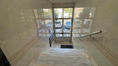 Apartamento T2 para Venda em Agualva e Mira-Sintra