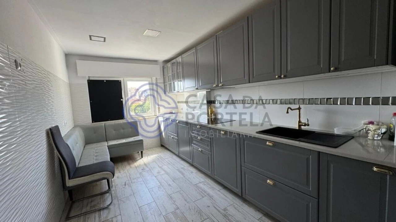 Apartamento T2 para Venda em Agualva e Mira-Sintra Foto 9