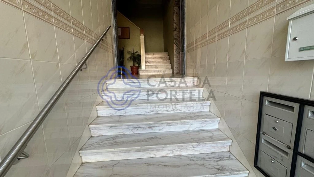 Apartamento T2 para Venda em Agualva e Mira-Sintra Foto 4