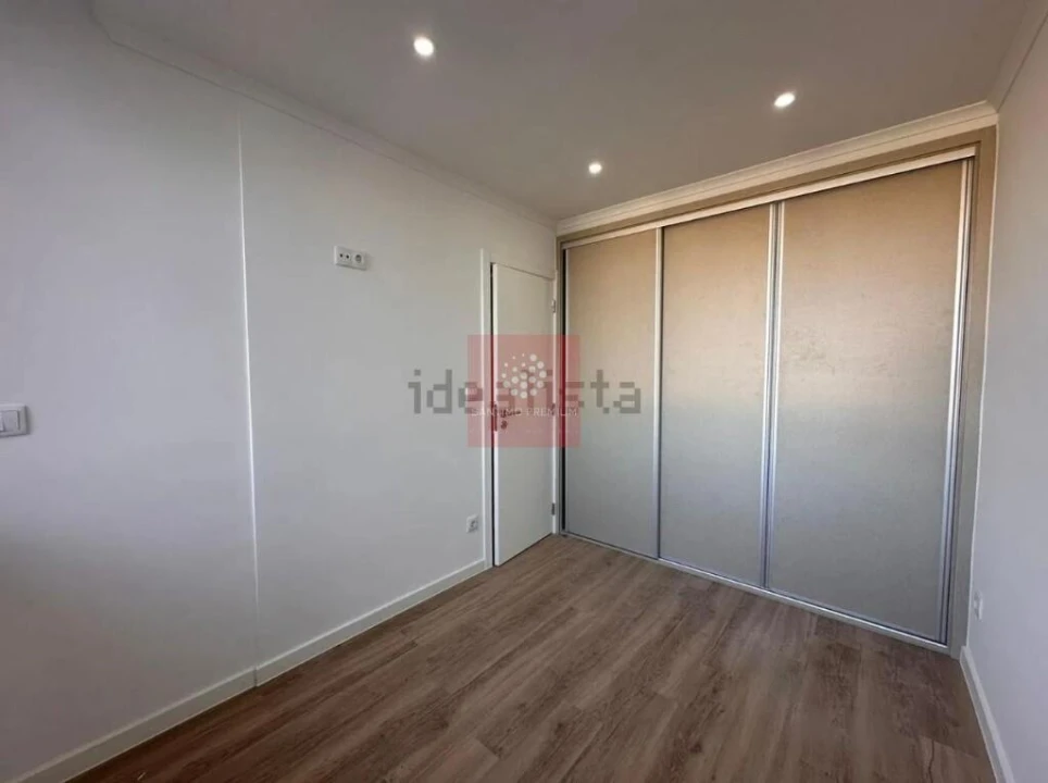 Apartamento T1 para Venda em Venteira Foto 8