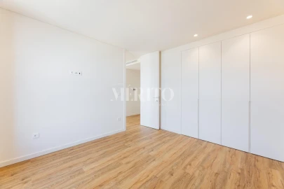 Apartamento T1 para Venda em Arcozelo