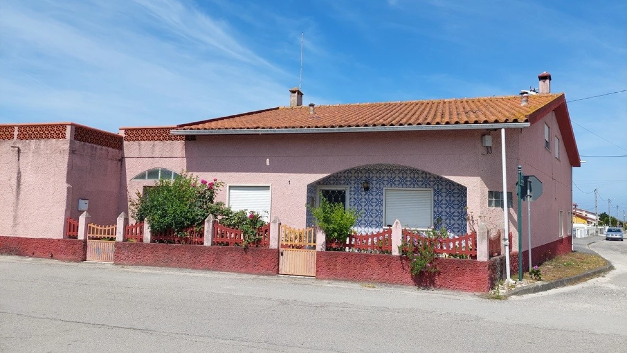 Moradia T4 para Venda em Vieira de Leiria Foto 1