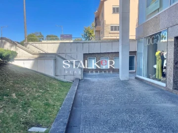 Loja para Arrendamento em Lordelo do Ouro e Massarelos