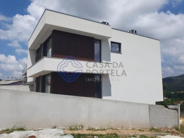 Moradia T3 para Venda em O. Azeméis, Riba-Ul, Ul, Macinhata Seixa, Madail