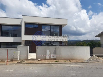 Moradia T3 para Venda em O. Azeméis, Riba-Ul, Ul, Macinhata Seixa, Madail