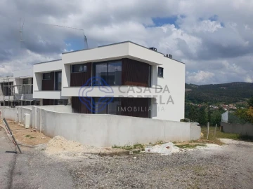 Moradia T3 para Venda em O. Azeméis, Riba-Ul, Ul, Macinhata Seixa, Madail