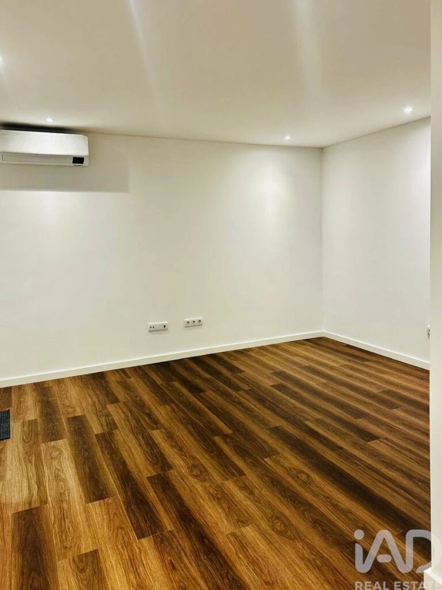 Apartamento T3 para Venda em Almada, Cova da Piedade, Pragal e Cacilhas Foto 2