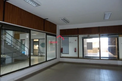 Loja para Arrendamento em Braga (Maximinos, Sé e Cividade)