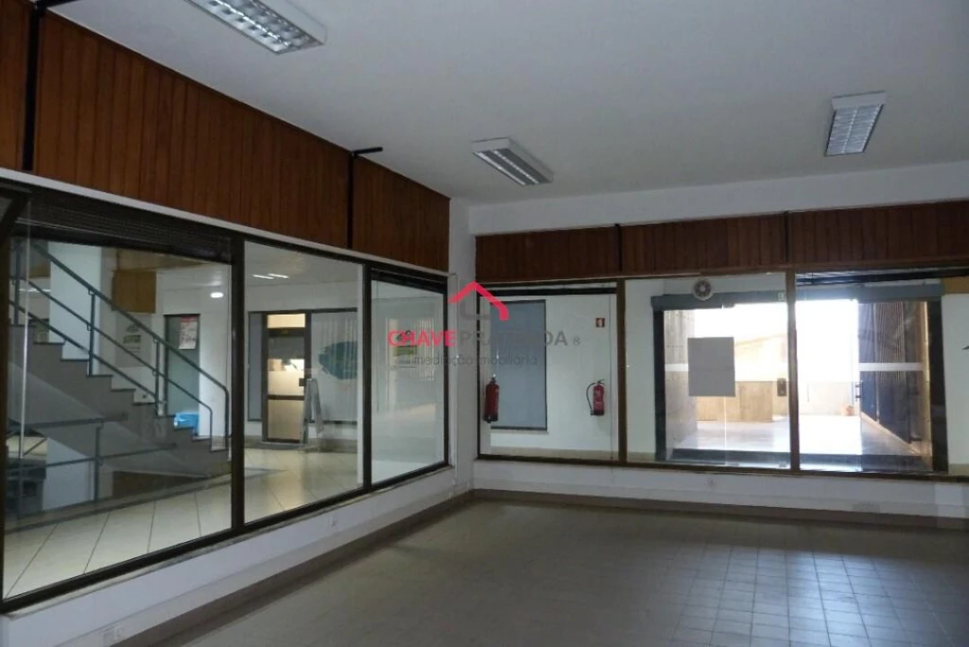 Loja para Arrendamento em Braga (Maximinos, Sé e Cividade) Foto 5