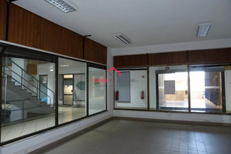 Loja para Arrendamento em Braga (Maximinos, Sé e Cividade) Foto 5