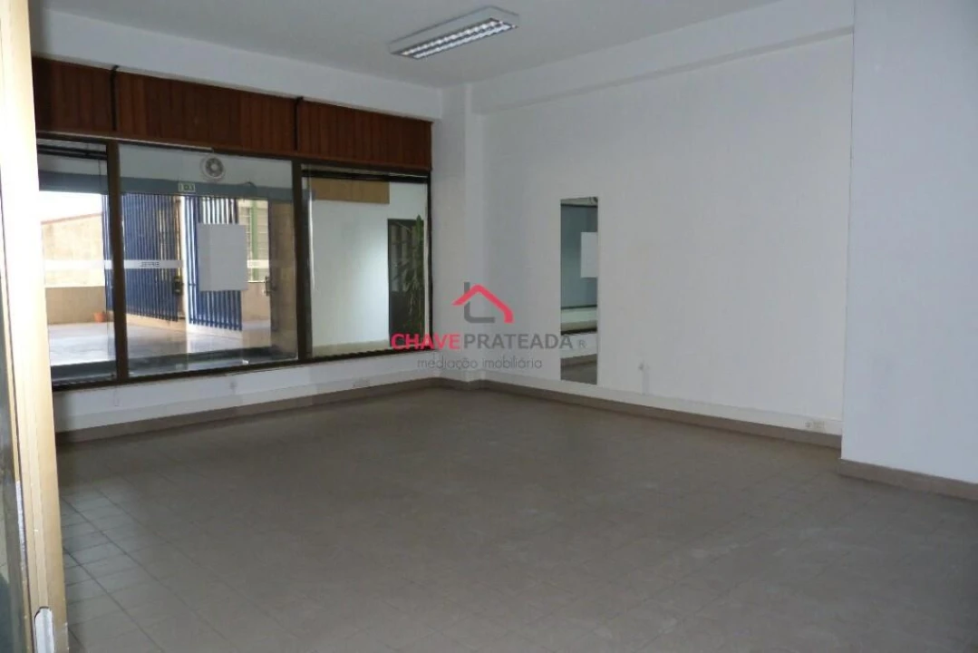 Loja para Arrendamento em Braga (Maximinos, Sé e Cividade) Foto 6