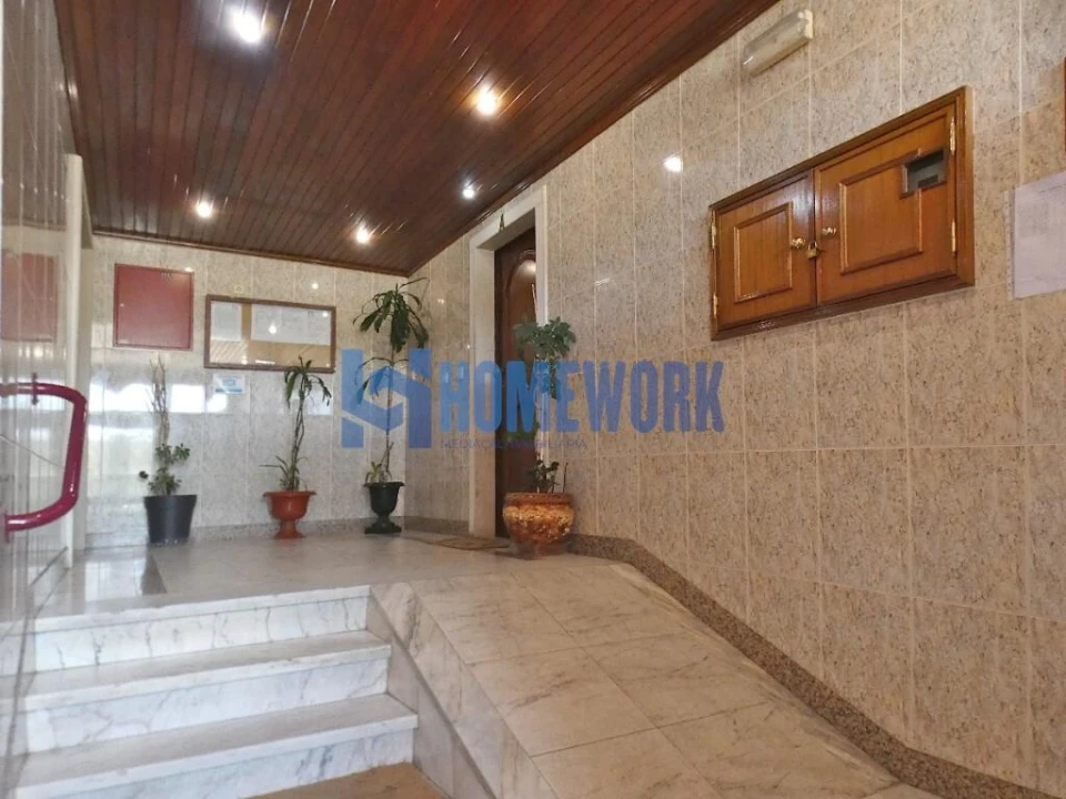 Apartamento T2 para Venda em Algueirão-Mem Martins Foto 2