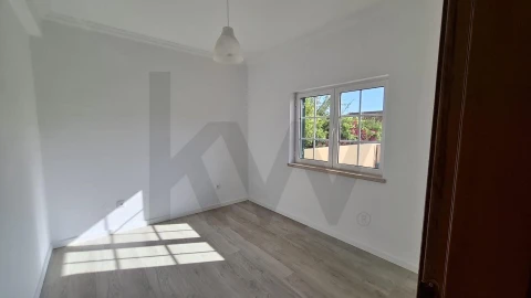 Moradia T4 para Venda em Gambia-Pontes-Alto da Guerra