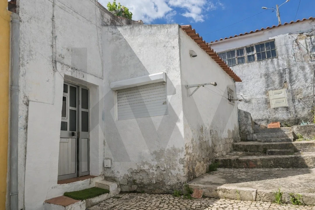 Armazém para Venda em Santo Antão e São Julião do Tojal Foto 1
