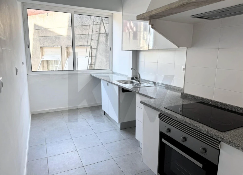 Apartamento T2 para Arrendamento em Benfica Foto 2