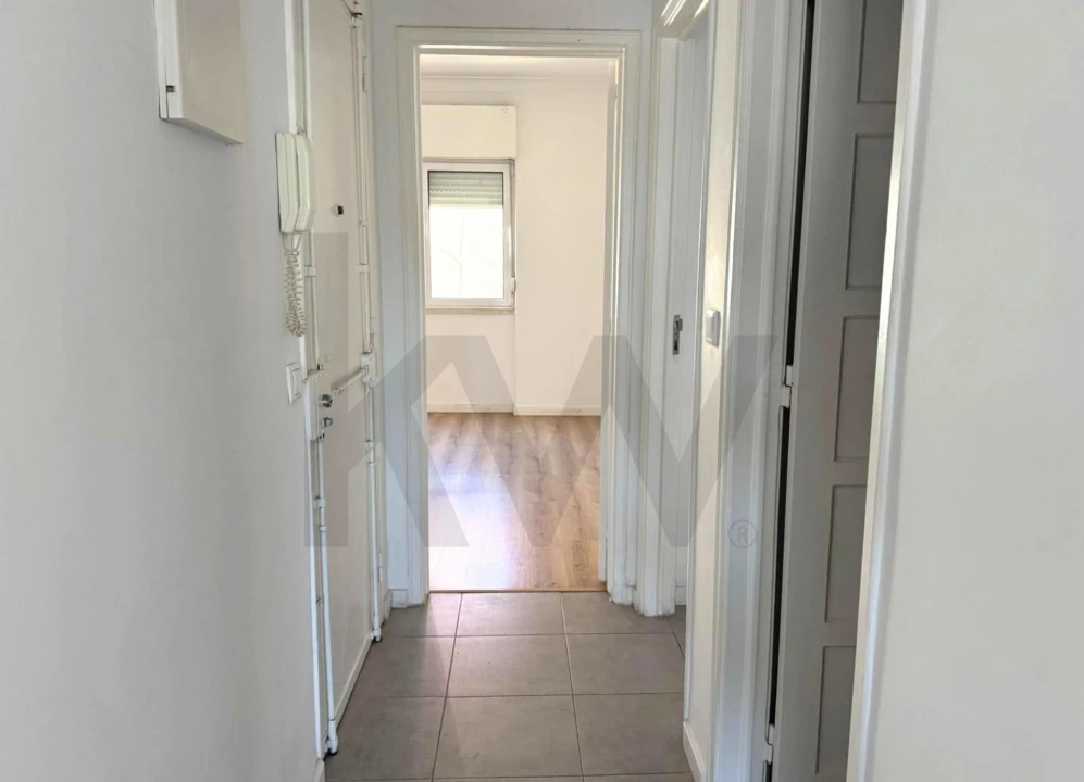 Apartamento T2 para Arrendamento em Benfica Foto 4