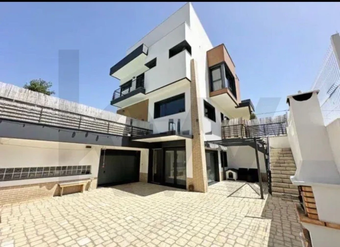 Moradia T5 para Venda em Charneca de Caparica e Sobreda Foto 2