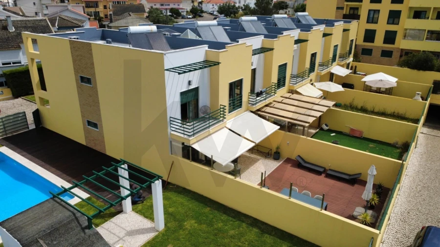Moradia T3 para Venda em Alcabideche Foto 2