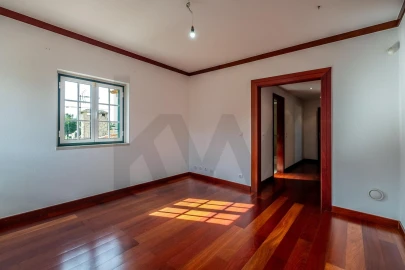 Moradia T6 para Venda em Venda do Pinheiro e Santo Estêvão das Galés