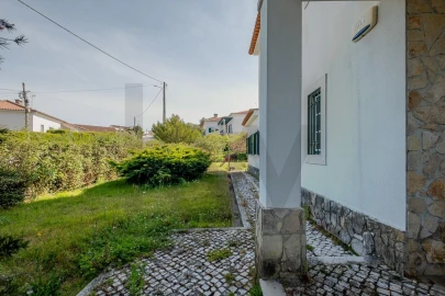 Moradia T6 para Venda em Venda do Pinheiro e Santo Estêvão das Galés