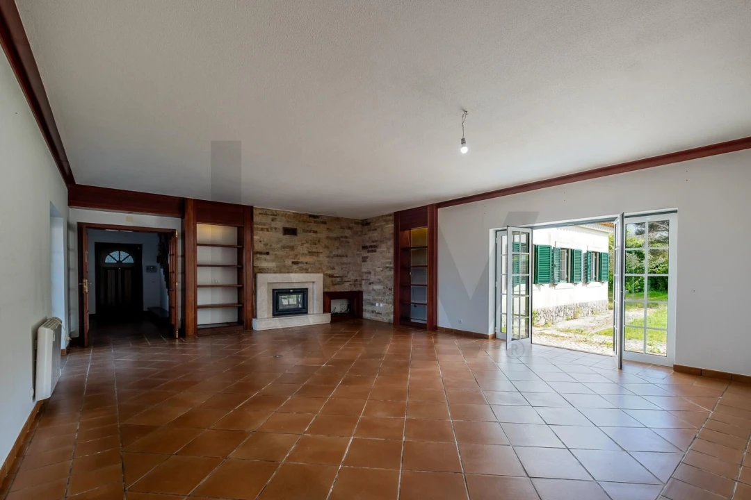 Moradia T6 para Venda em Venda do Pinheiro e Santo Estêvão das Galés Foto 3