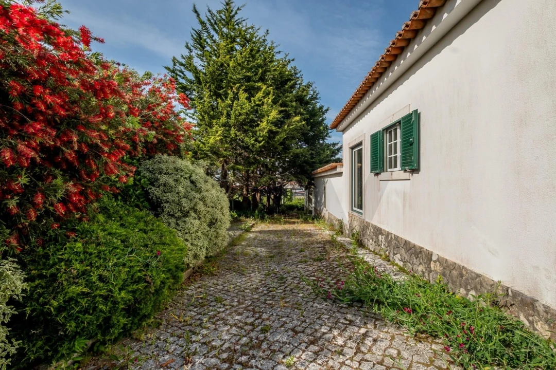 Moradia T6 para Venda em Venda do Pinheiro e Santo Estêvão das Galés Foto 52
