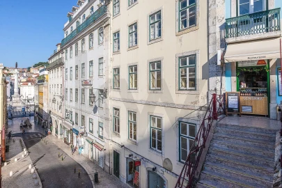 Apartamento T3 para Arrendamento em Santa Maria Maior