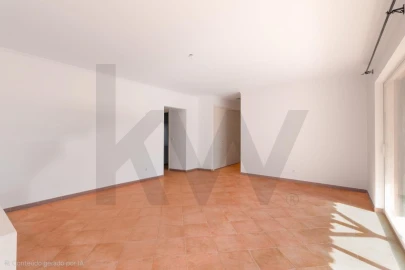 Apartamento T2 para Venda em Charneca de Caparica e Sobreda