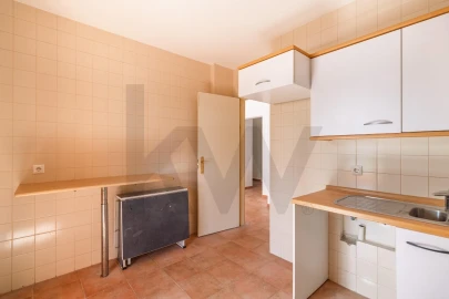 Apartamento T2 para Venda em Charneca de Caparica e Sobreda