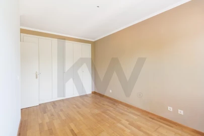 Apartamento T2 para Venda em Charneca de Caparica e Sobreda