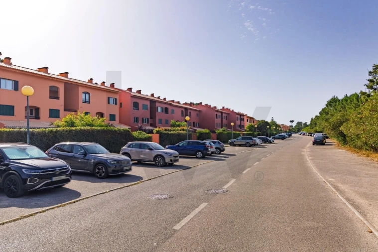Apartamento T2 para Venda em Charneca de Caparica e Sobreda Foto 30