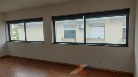 Escritório para Arrendamento em Pombal