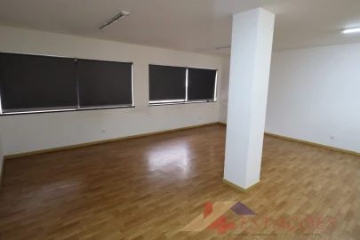 Escritório para Arrendamento em Pombal